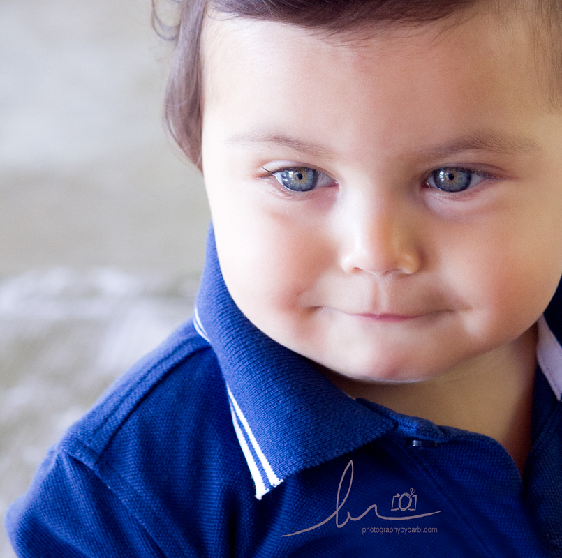 Closeup of my adorable little client with most beautiful blue eyes, photography by Barbi Rodriguez, photographybybarbi.com
